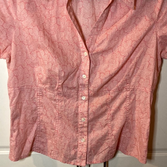 ❤️‍🔥5/20$ ANN TAYLOR💫 Women’s Light Pink Printed Short Sleeve Button-Up Shirt - Picture 4 of 7